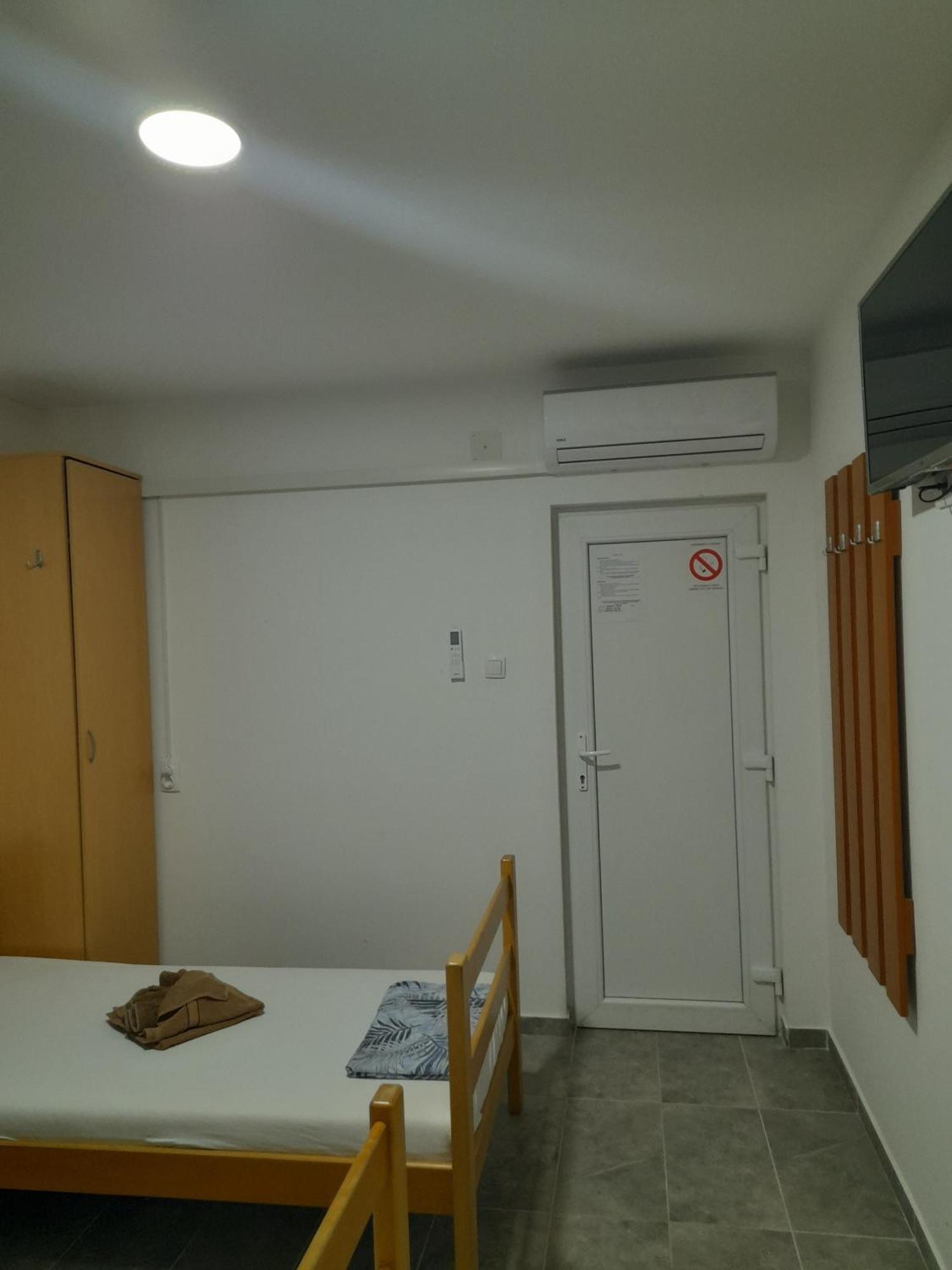 Libero Apartmani Surcin Bagian luar foto
