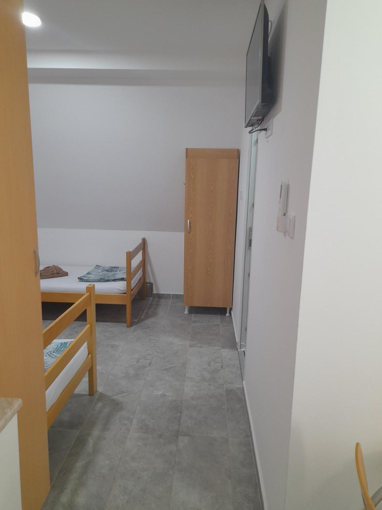 Libero Apartmani Surcin Bagian luar foto