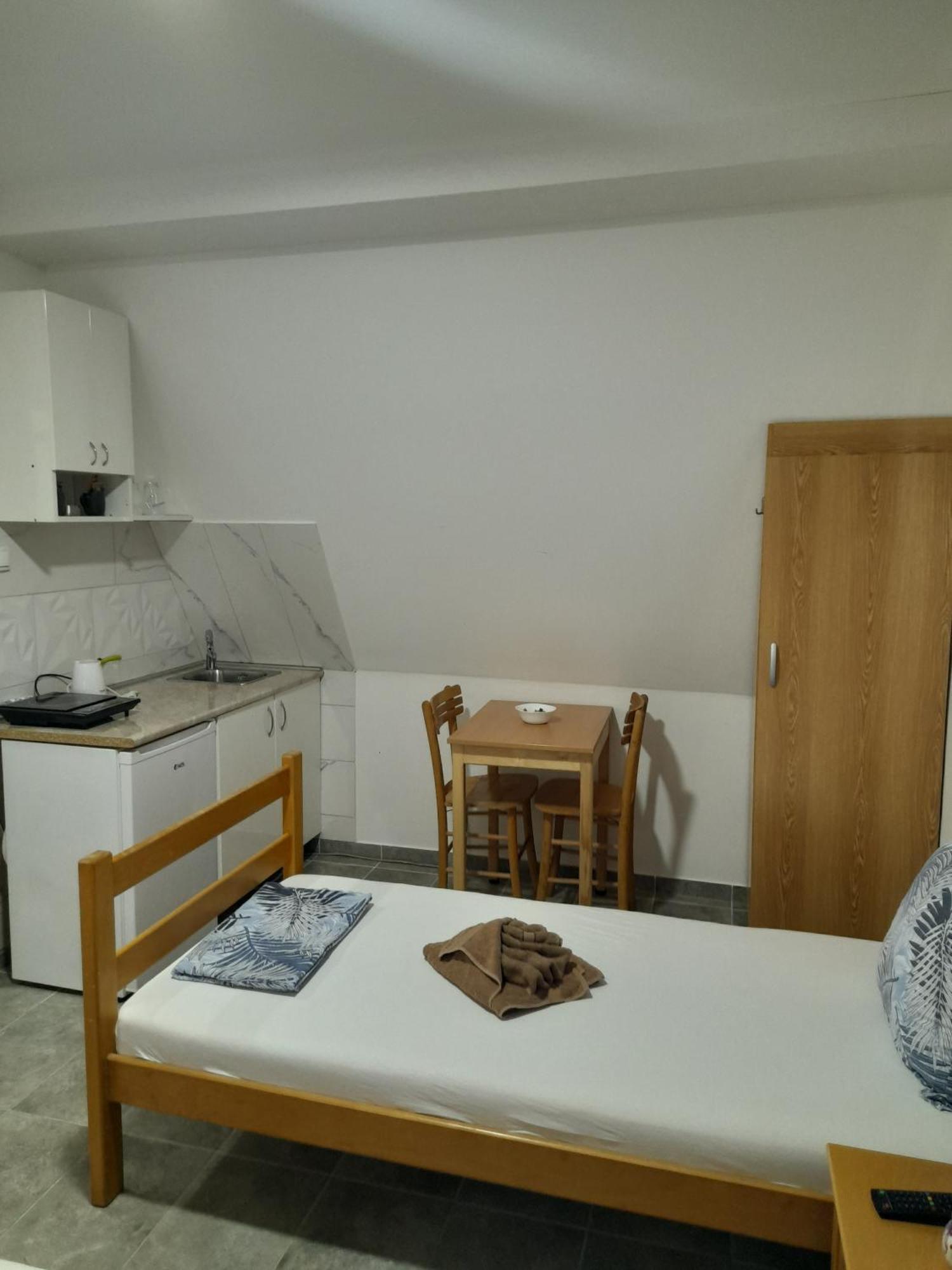 Libero Apartmani Surcin Bagian luar foto