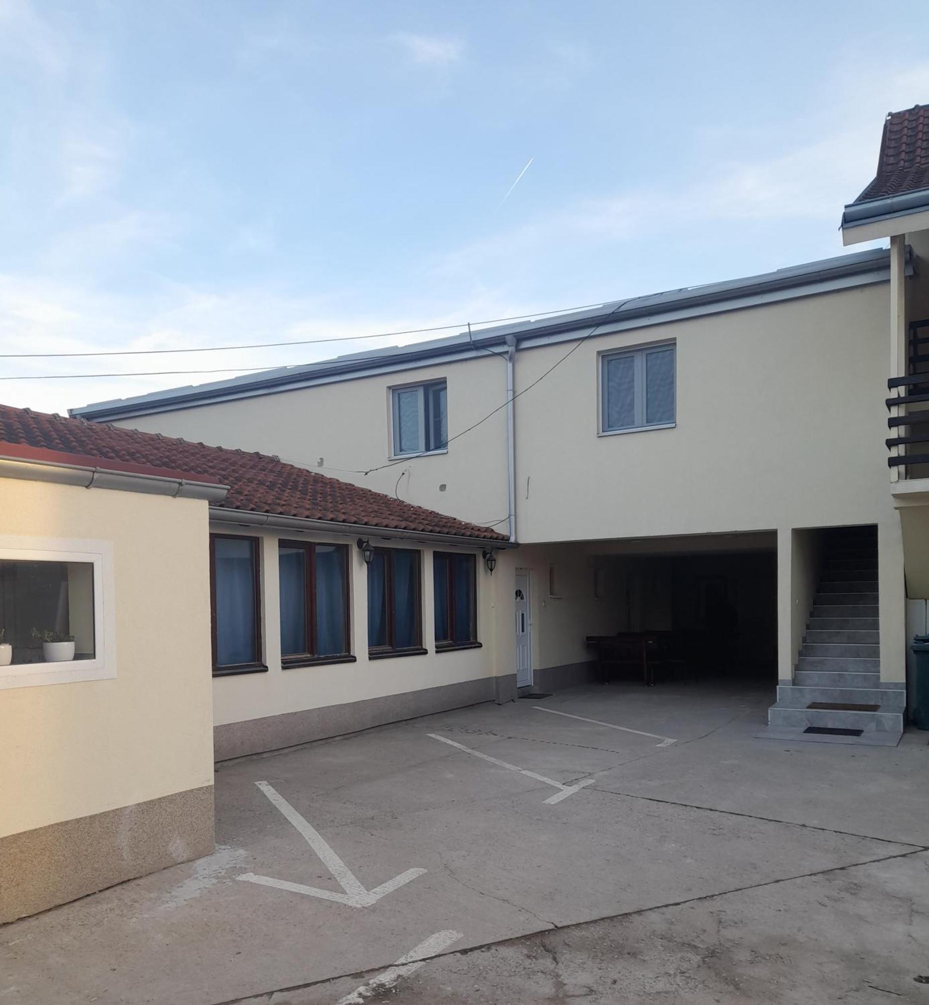 Libero Apartmani Surcin Bagian luar foto