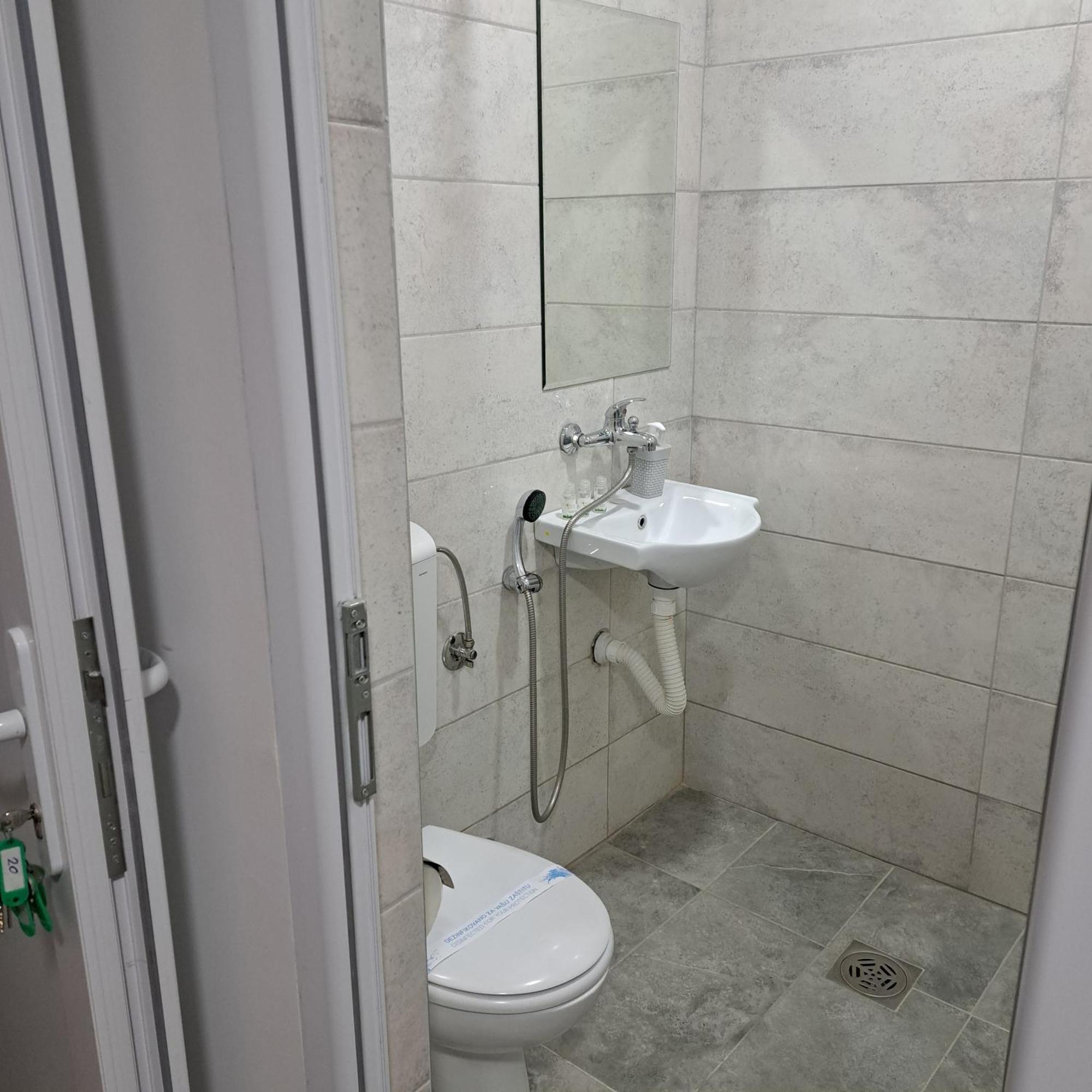 Libero Apartmani Surcin Bagian luar foto