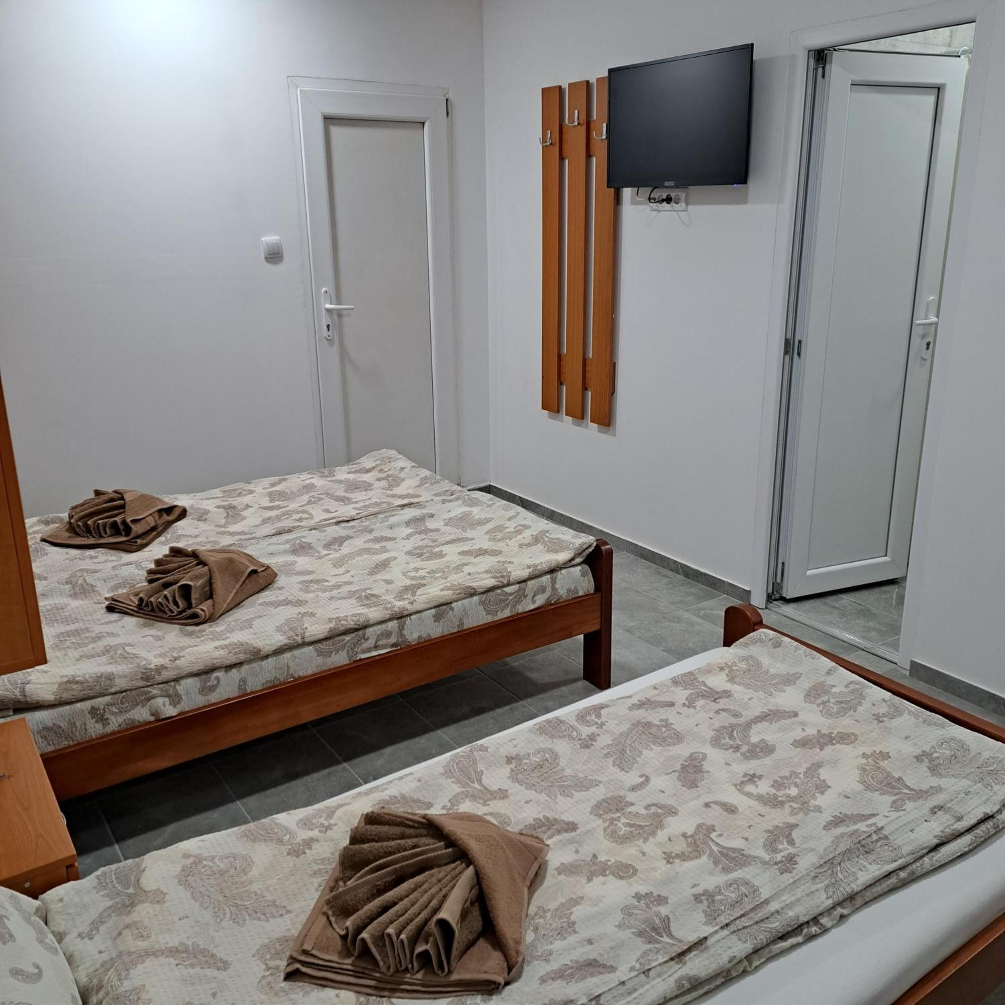 Libero Apartmani Surcin Bagian luar foto