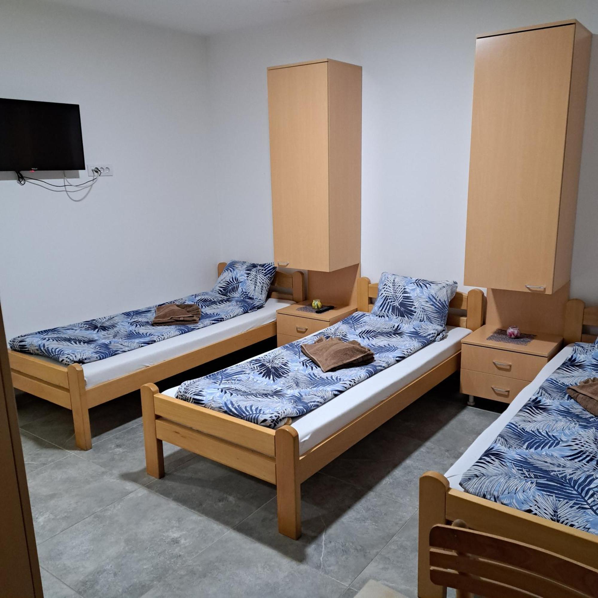 Libero Apartmani Surcin Bagian luar foto