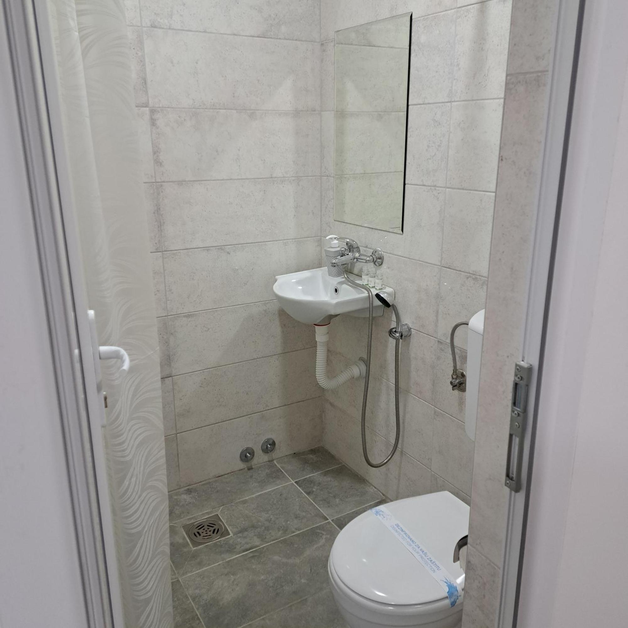 Libero Apartmani Surcin Bagian luar foto