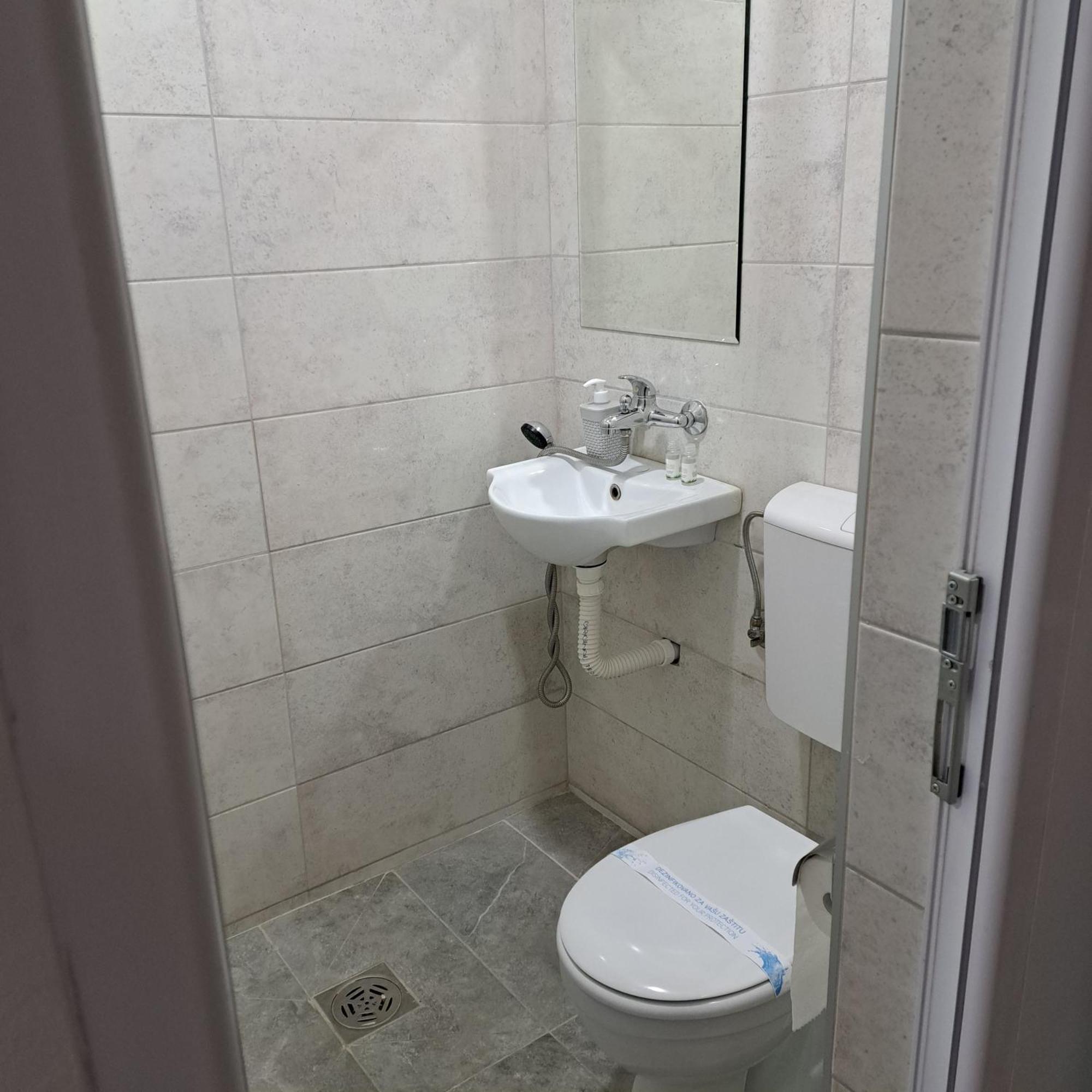 Libero Apartmani Surcin Bagian luar foto