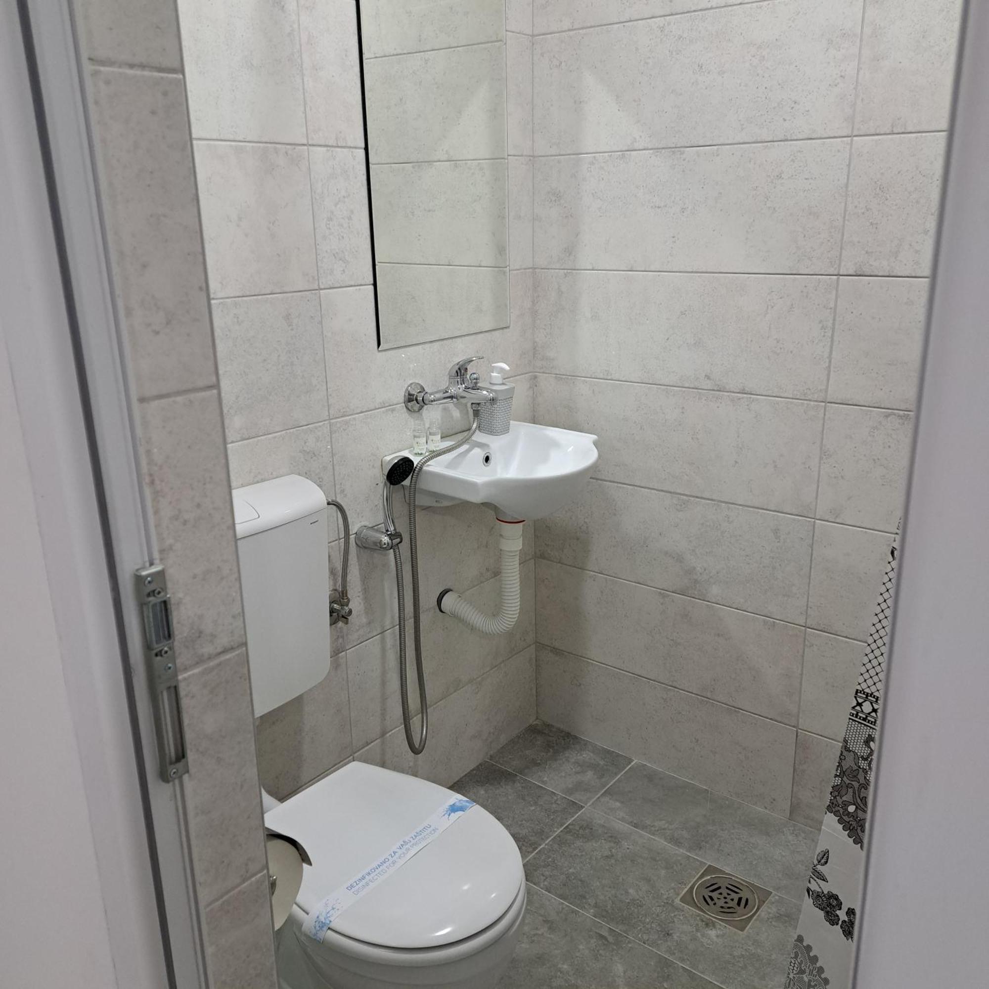 Libero Apartmani Surcin Bagian luar foto