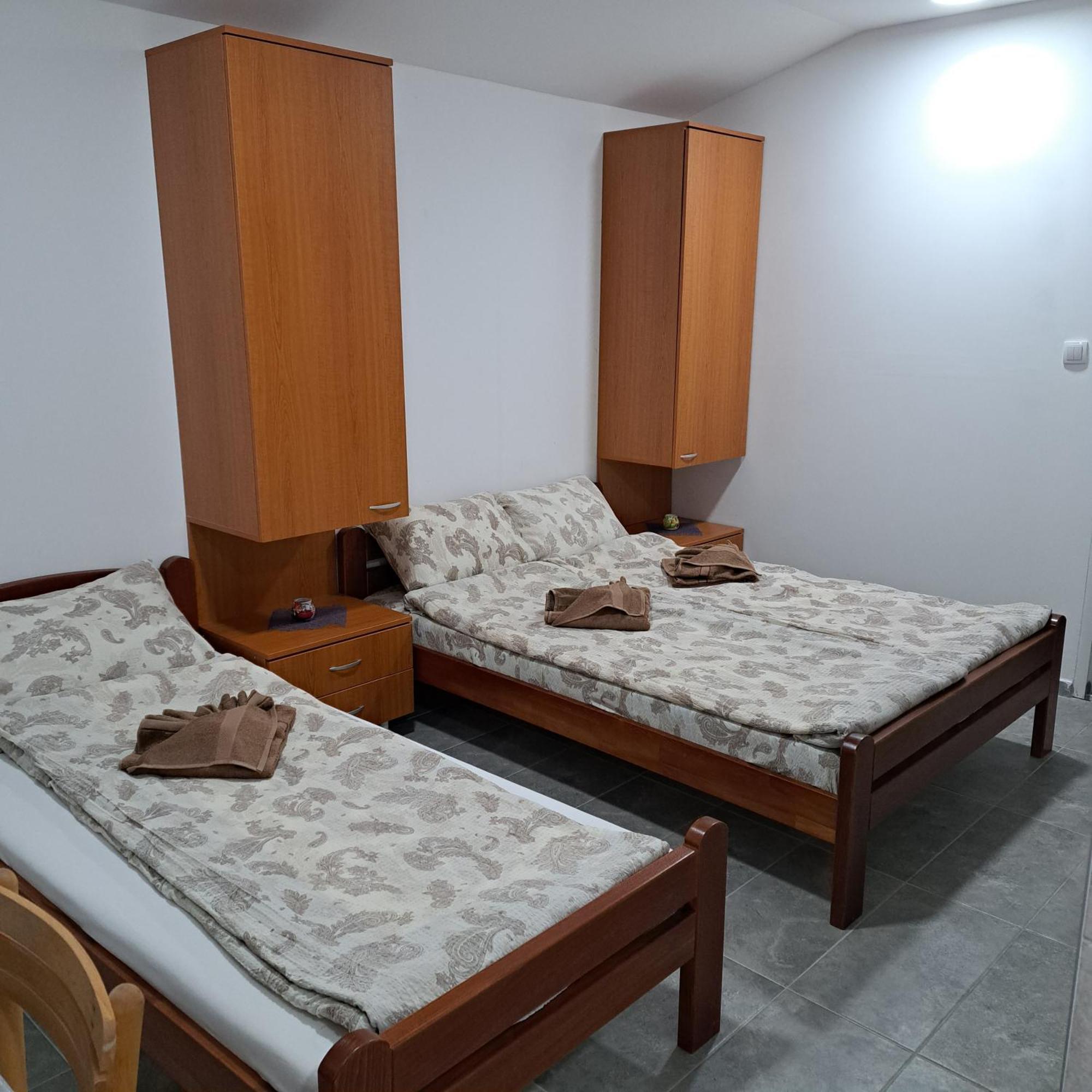 Libero Apartmani Surcin Bagian luar foto